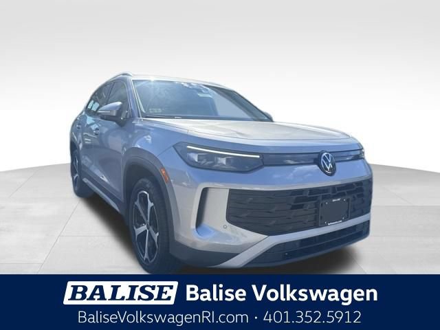 Used 2025 Volkswagen Tiguan SE AWD/4WD image 1