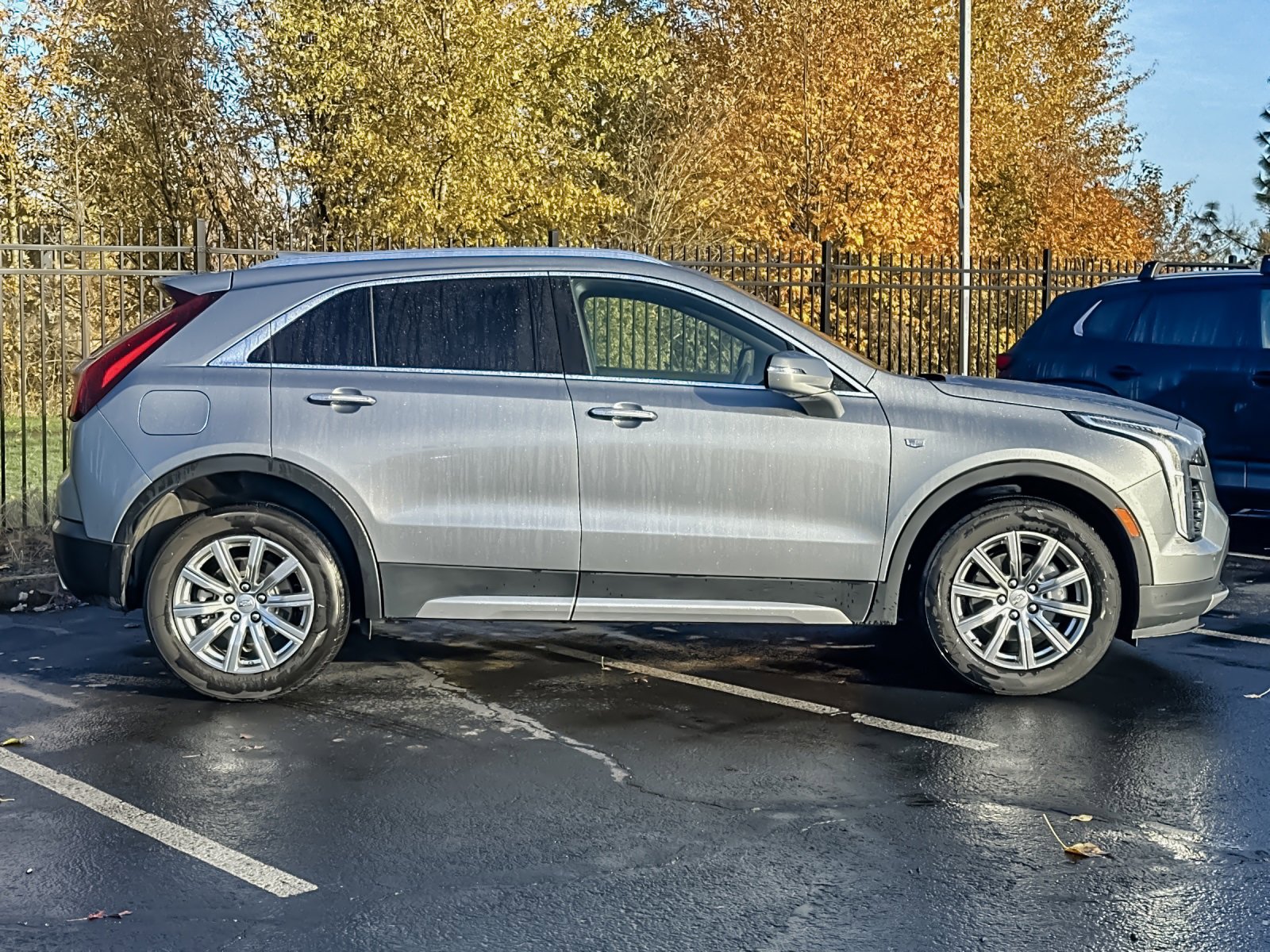 Used 2023 Cadillac XT4 Premium Luxury image 3