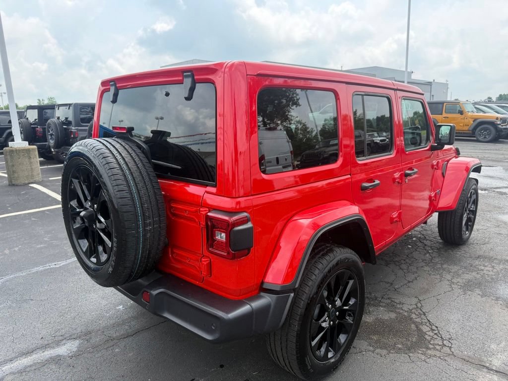Used 2025 Jeep Wrangler Unlimited Sahara w/ Safety Group AWD/4WD image 3