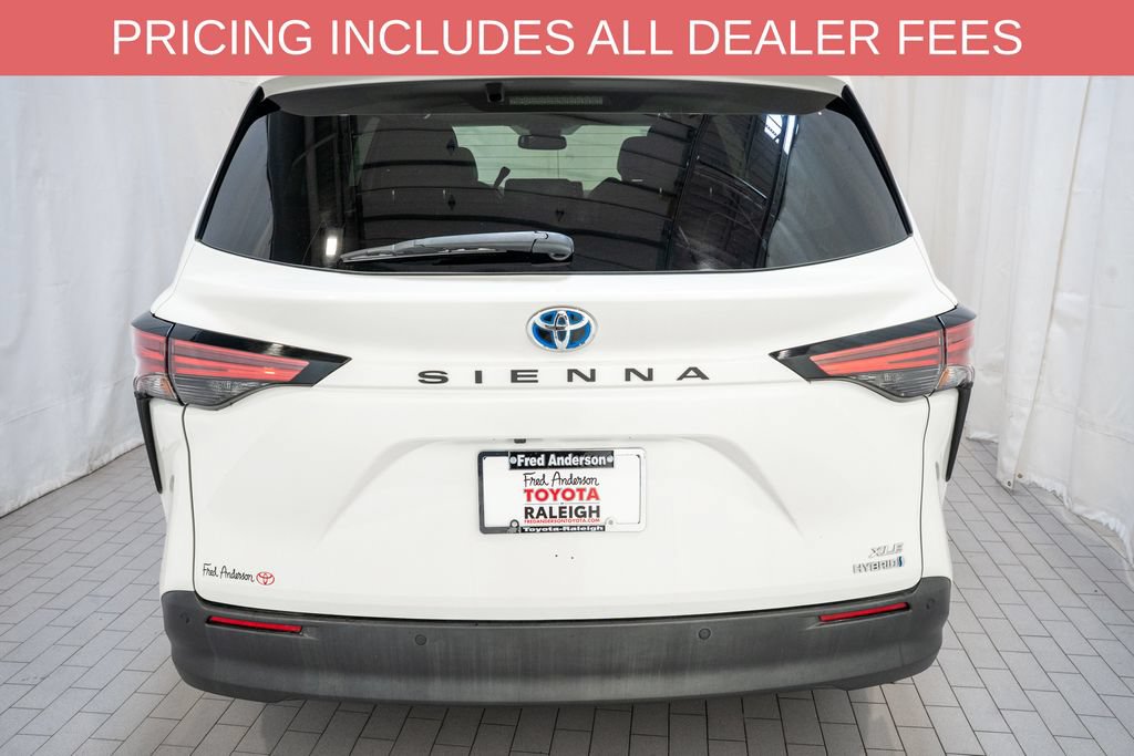 Used 2021 Toyota Sienna XLE FWD image 4
