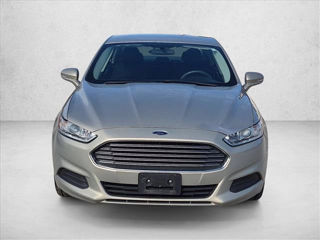Used 2015 Ford Fusion SE FWD image 2