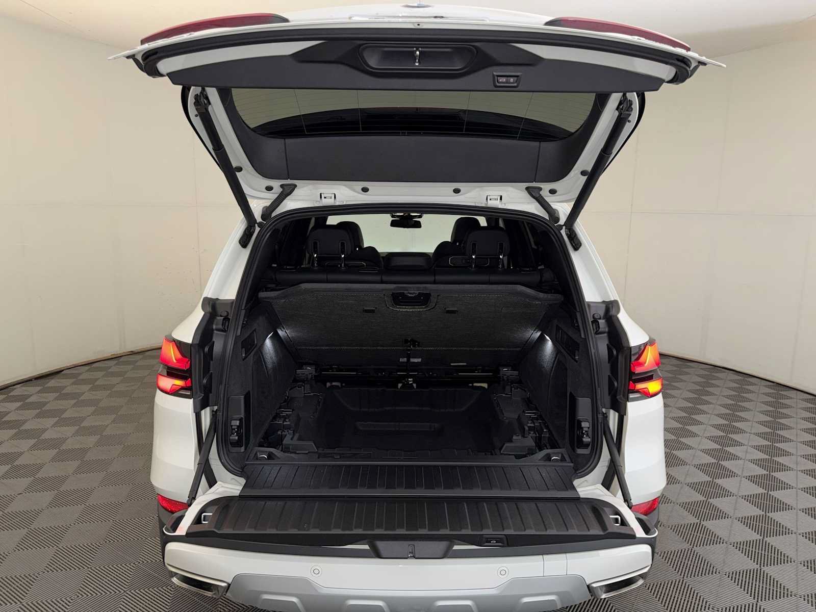 Used 2024 BMW X5 xDrive40i w/ Parking Assistance Package AWD/4WD image 23