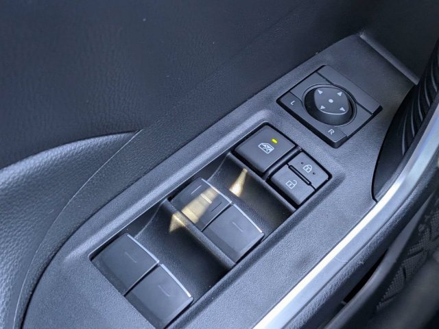 Used 2025 Toyota RAV4 XLE FWD image 22
