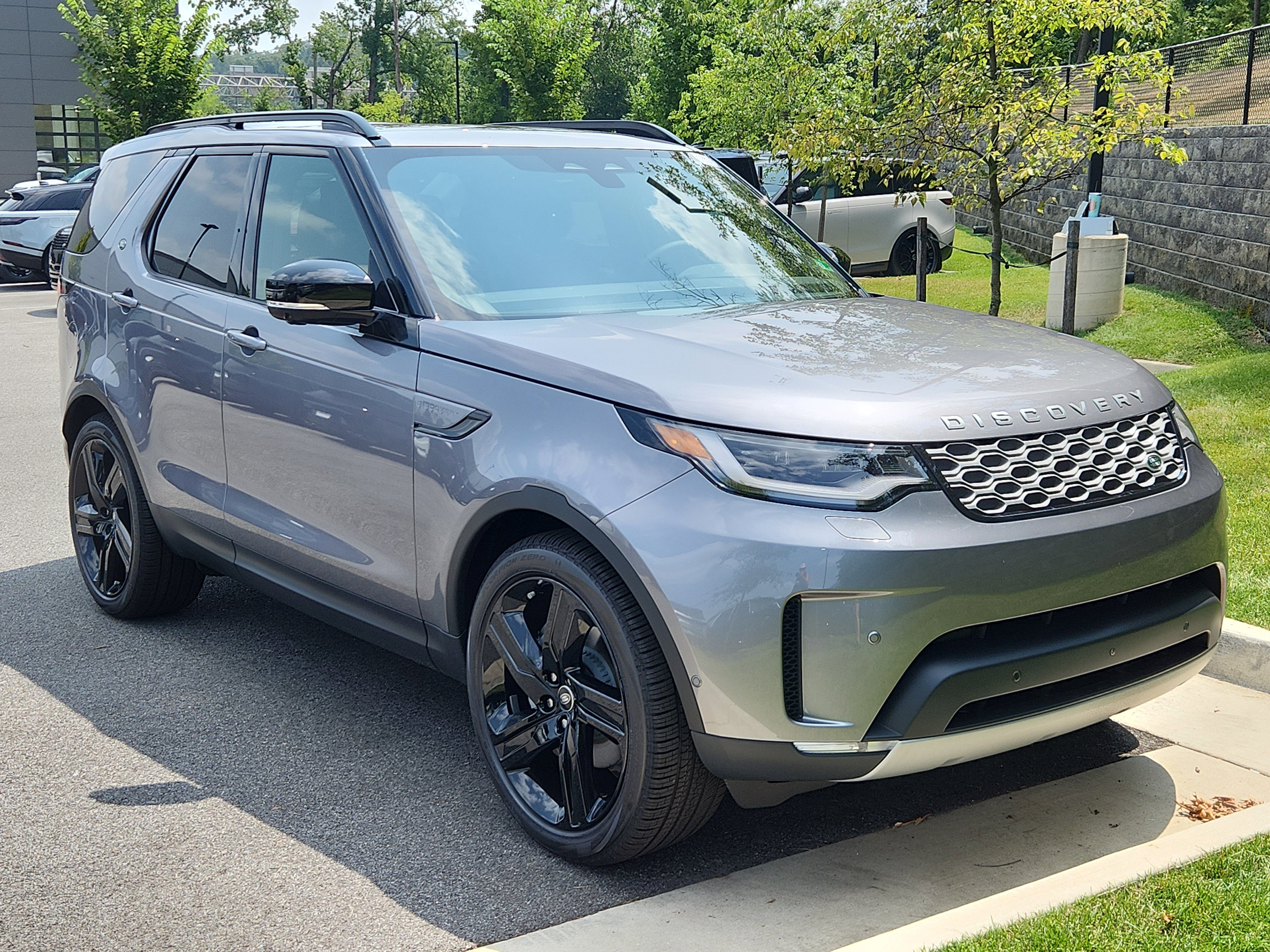 New 2025 Land Rover Discovery S image 10