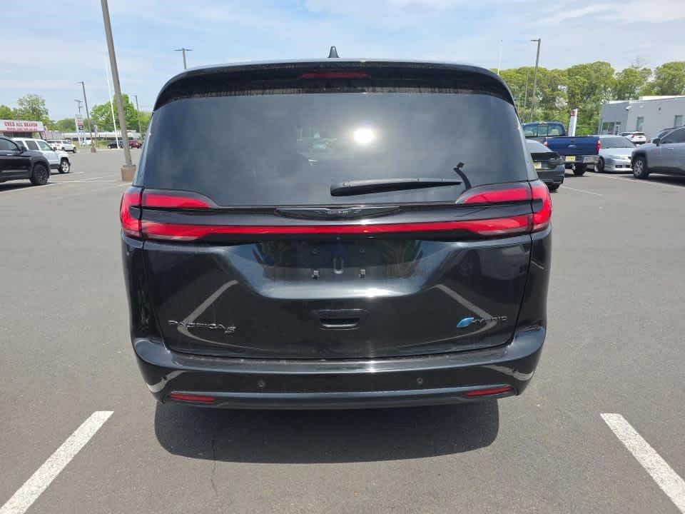 Used 2023 Chrysler Pacifica Limited w/ S Appearance Package FWD image 8