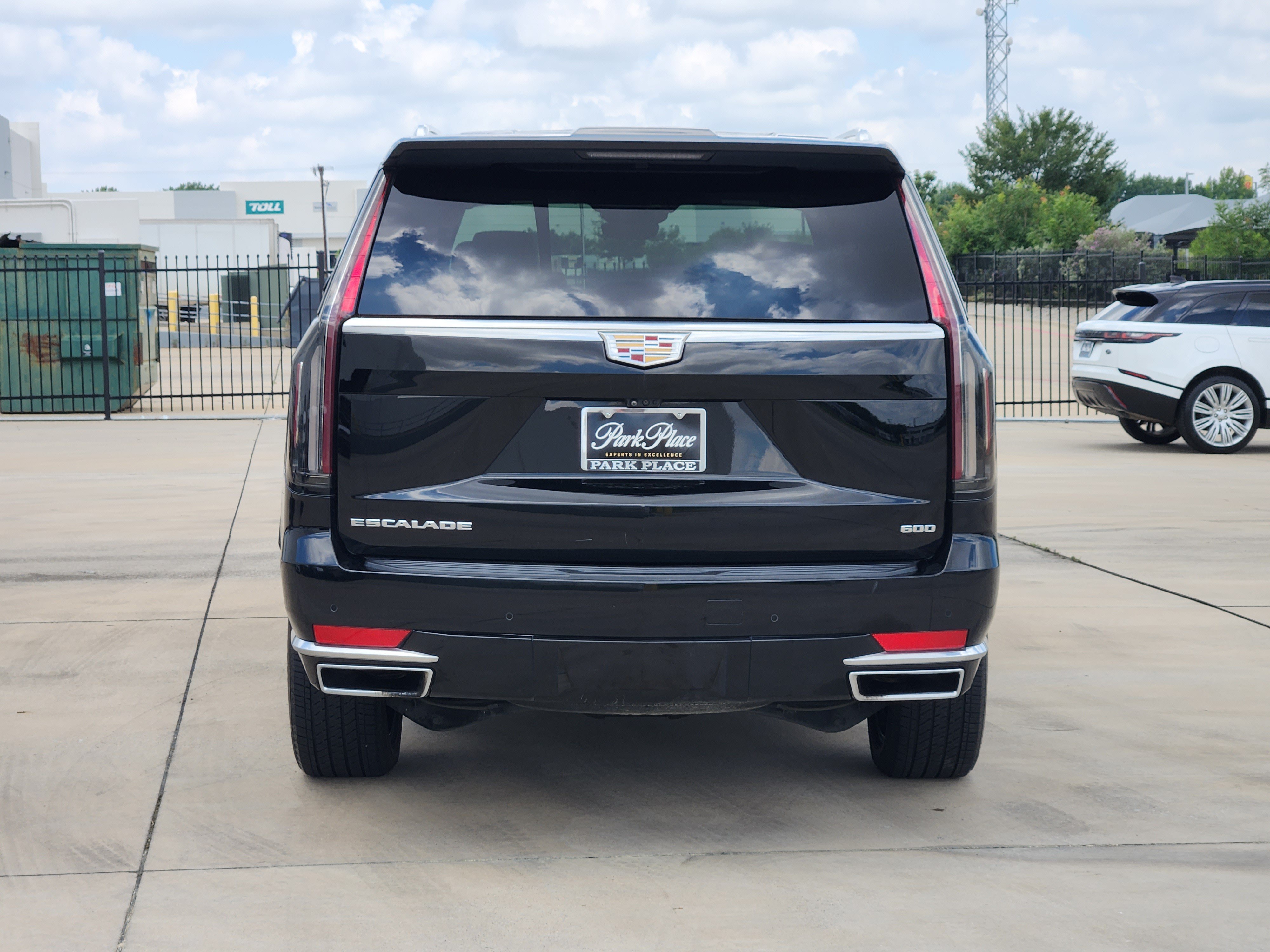Used 2022 Cadillac Escalade Premium Luxury RWD image 6