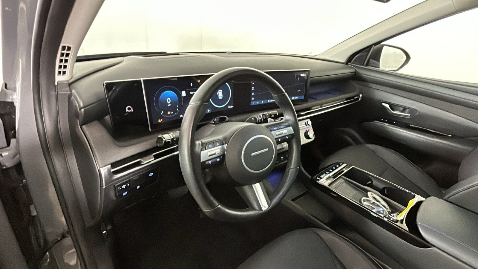 Used 2025 Hyundai Tucson Limited AWD/4WD image 17
