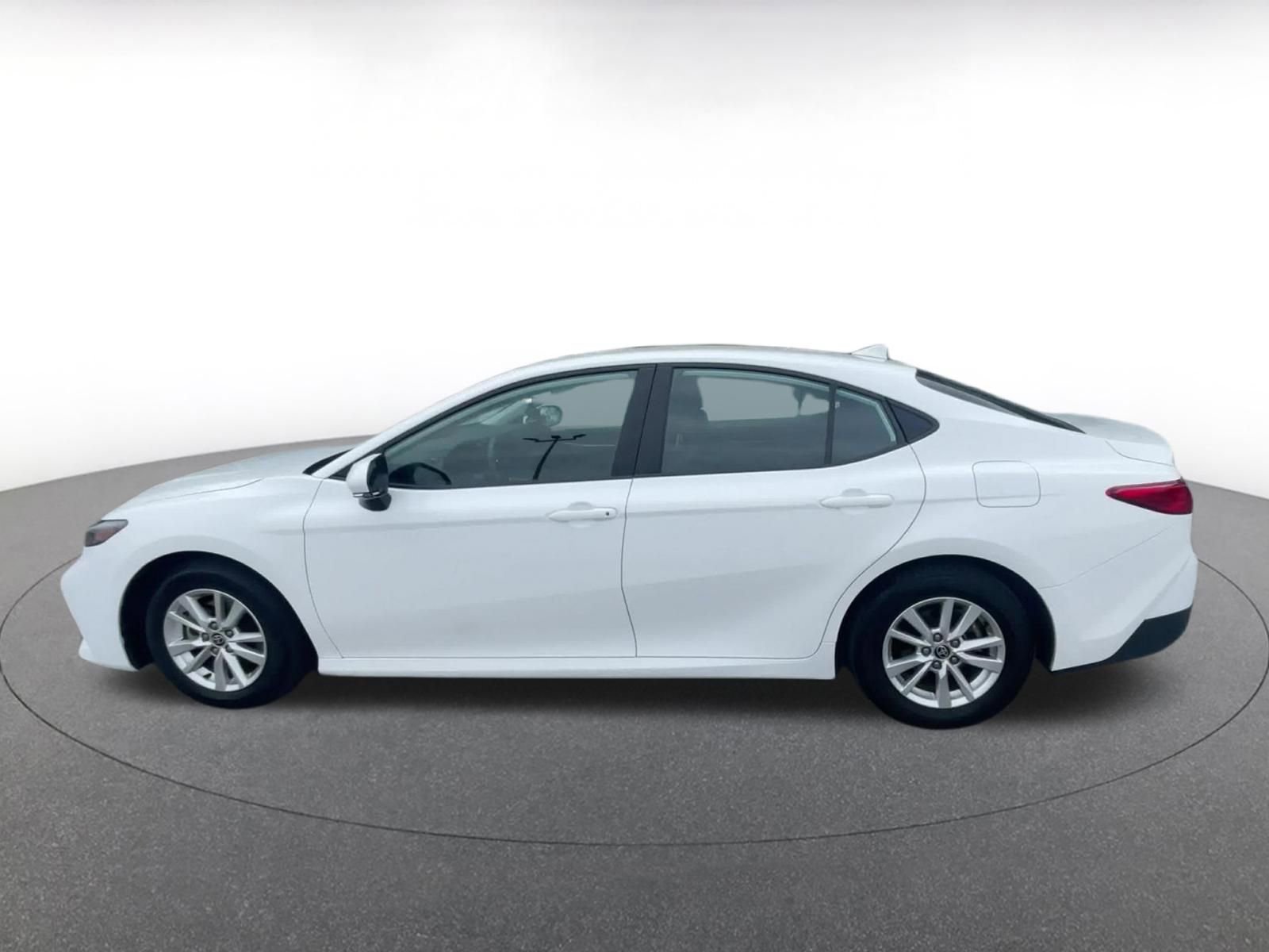 Used 2025 Toyota Camry LE image 9