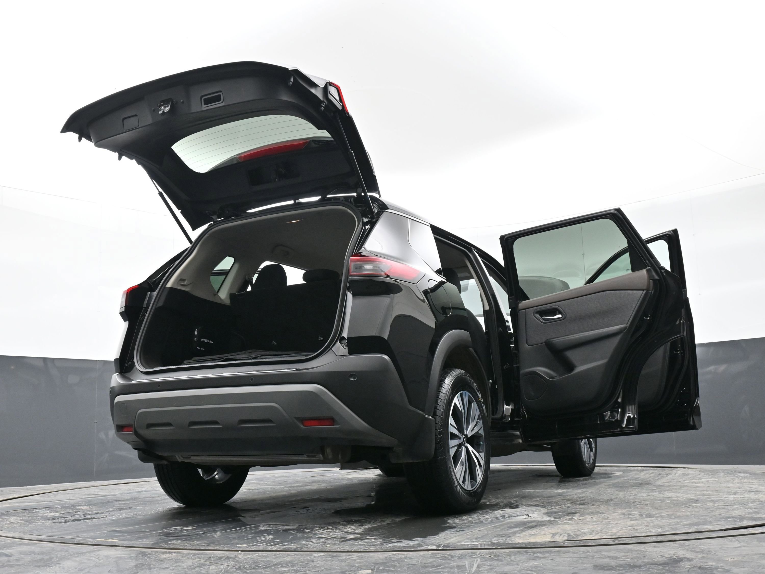 Used 2023 Nissan Rogue SV image 49