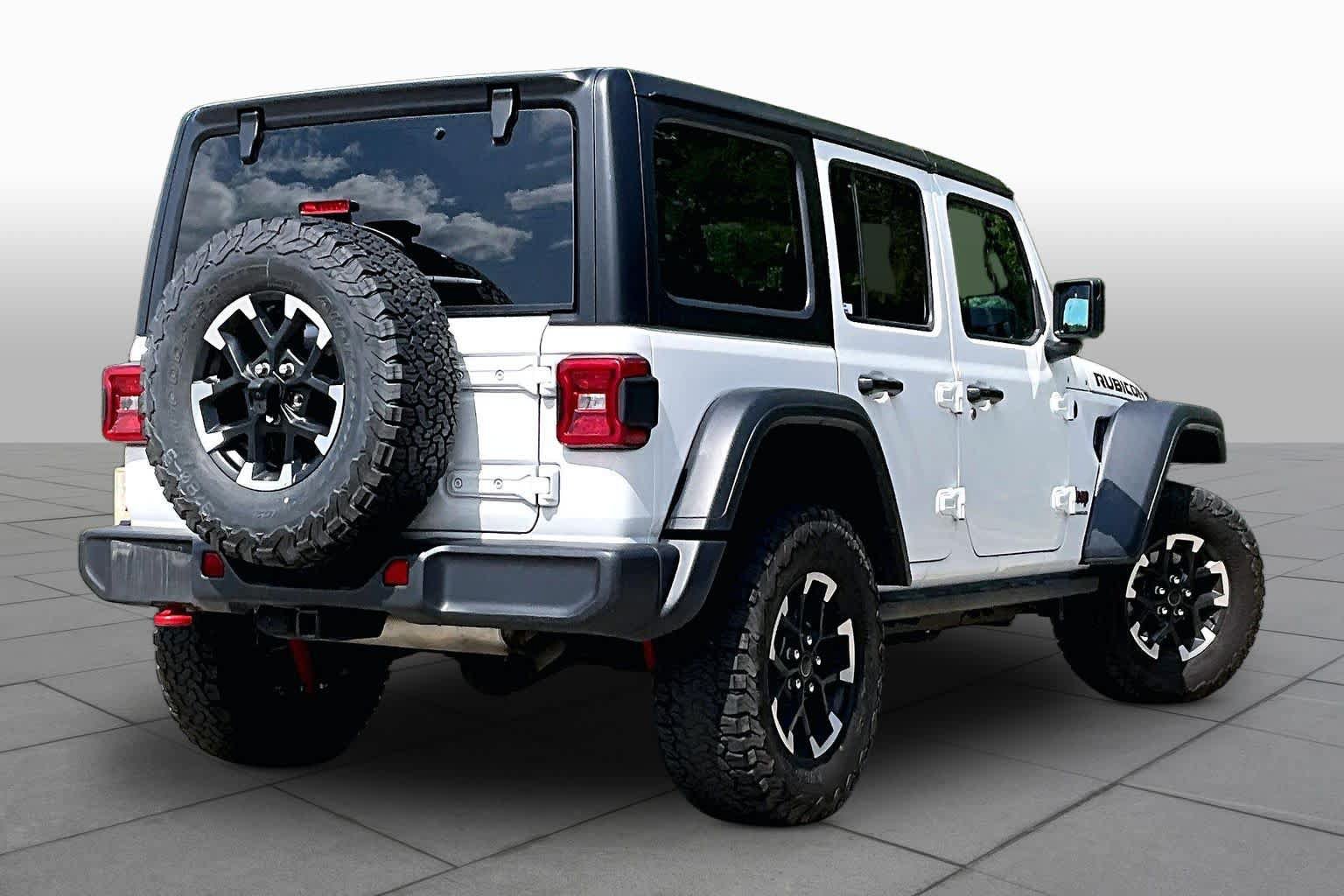 Used 2025 Jeep Wrangler Unlimited Rubicon AWD/4WD image 13