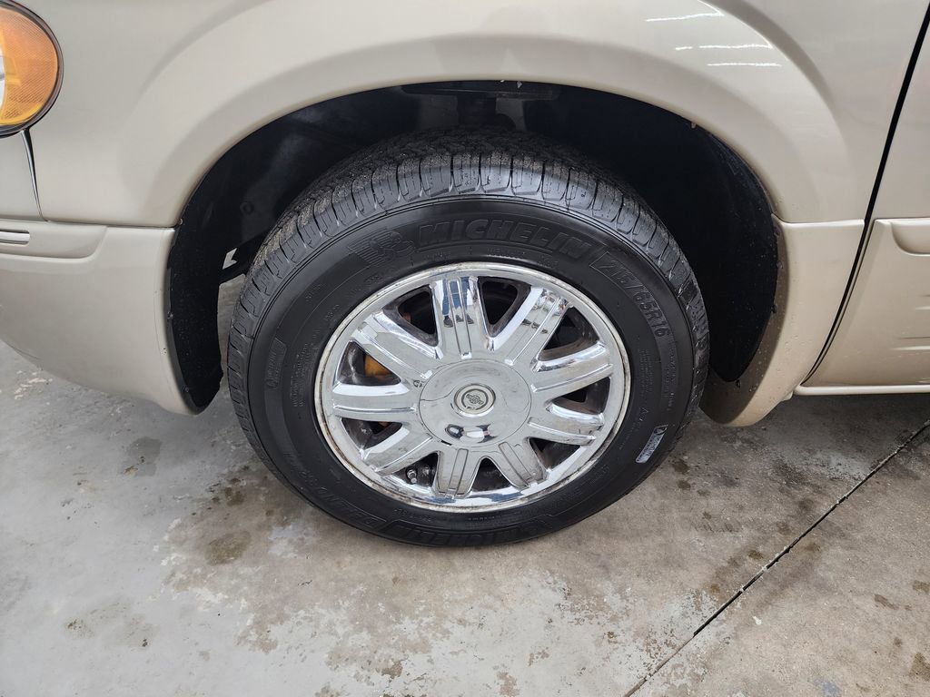 Used 2006 Chrysler Town & Country Limited w/ Trailer Tow Prep Group FWD image 33