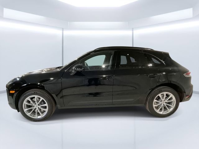 Certified 2025 Porsche Macan image 2