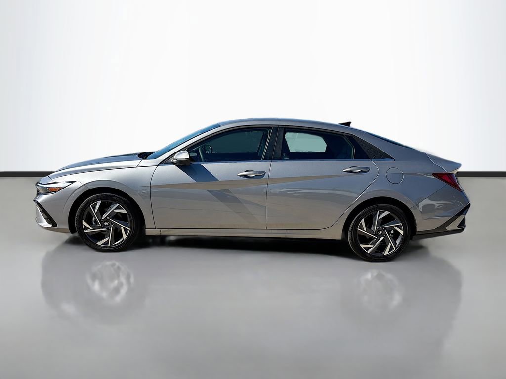 Used 2025 Hyundai Elantra Limited image 8