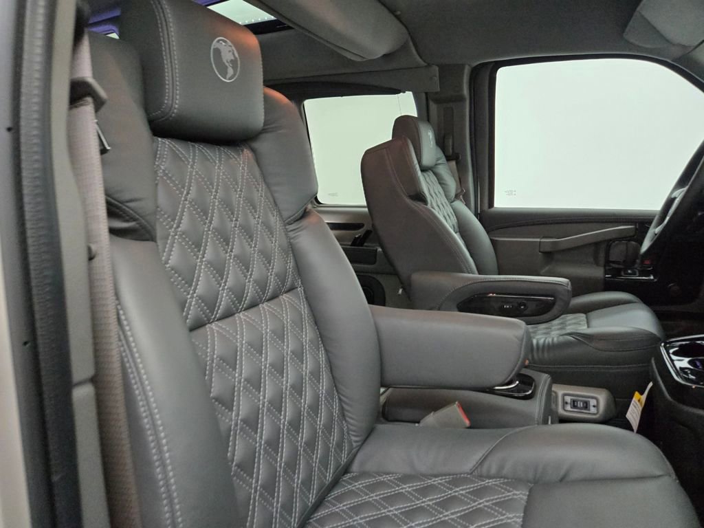 New 2025 GMC Savana 2500 w/ Driver Convenience Package image 30