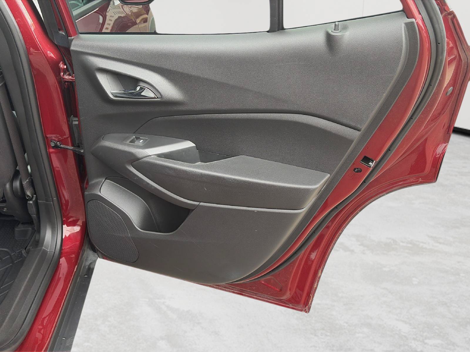 Certified 2024 Chevrolet Trax RS FWD image 17