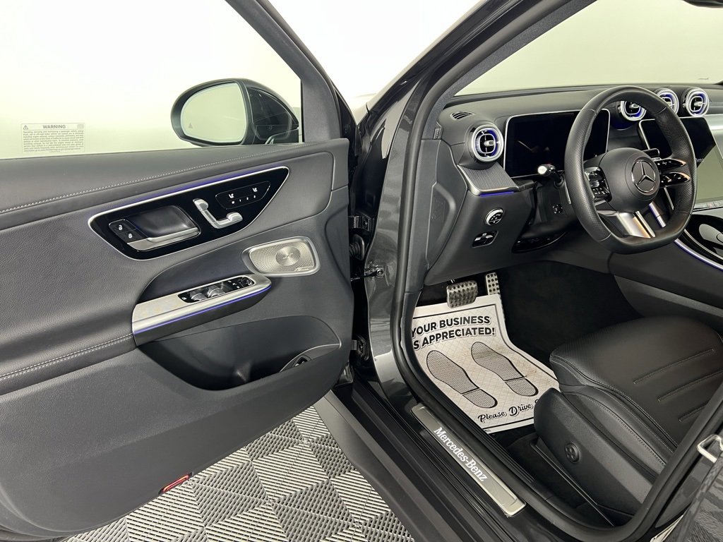 Used 2025 Mercedes-Benz GLC 300 4MATIC image 11