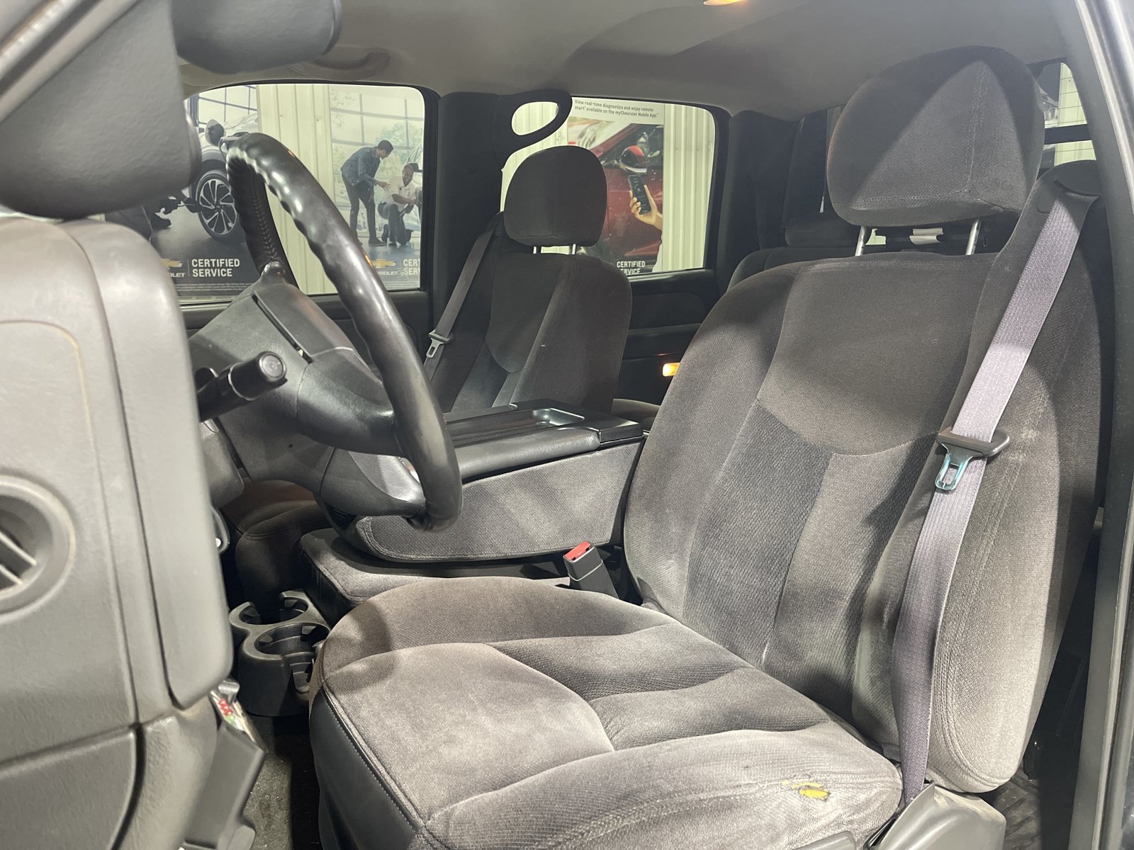 Used 2003 GMC Sierra 3500 SLE w/ Skid Plate Package AWD/4WD image 2