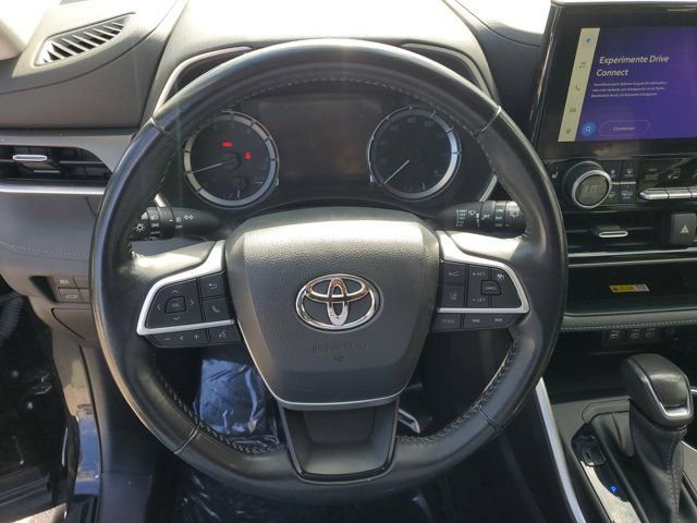 Used 2023 Toyota Highlander XLE image 21