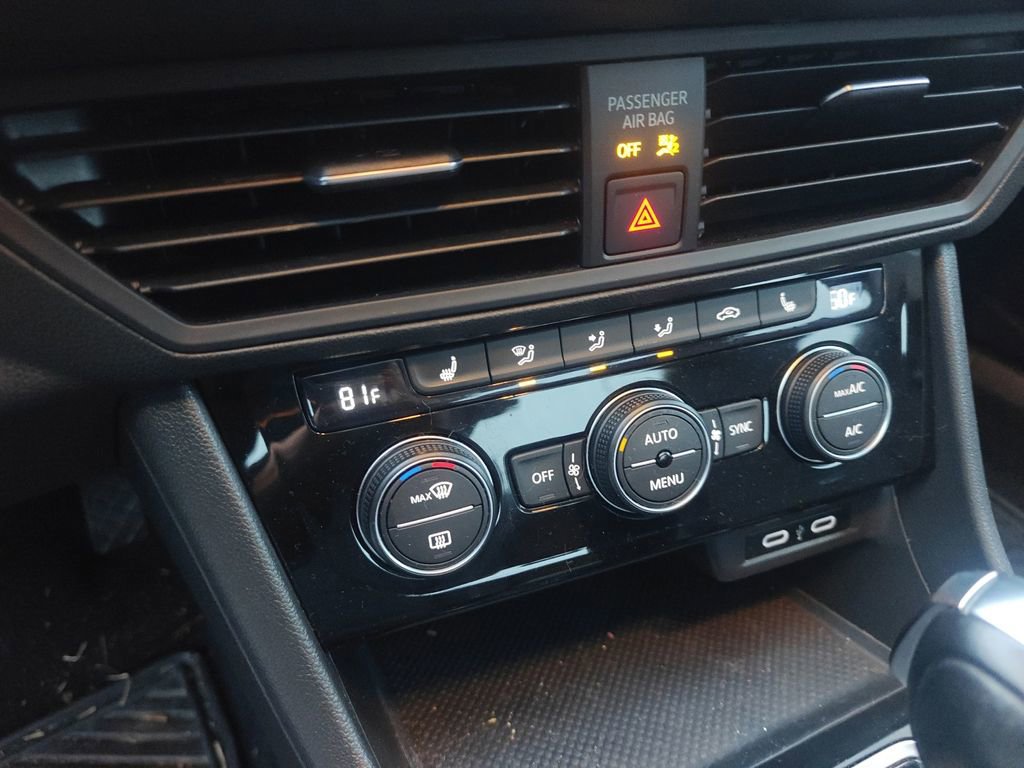 Used 2021 Volkswagen Jetta SE image 9