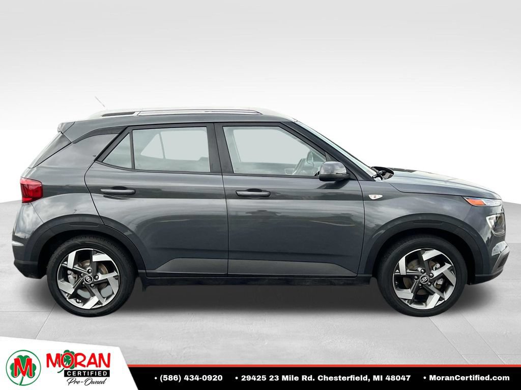 Used 2023 Hyundai Venue SEL FWD image 6