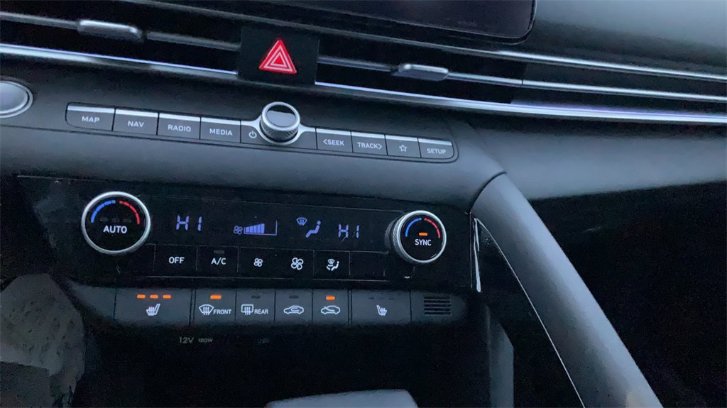 Certified 2024 Hyundai Elantra SEL w/ Convenience Package image 22