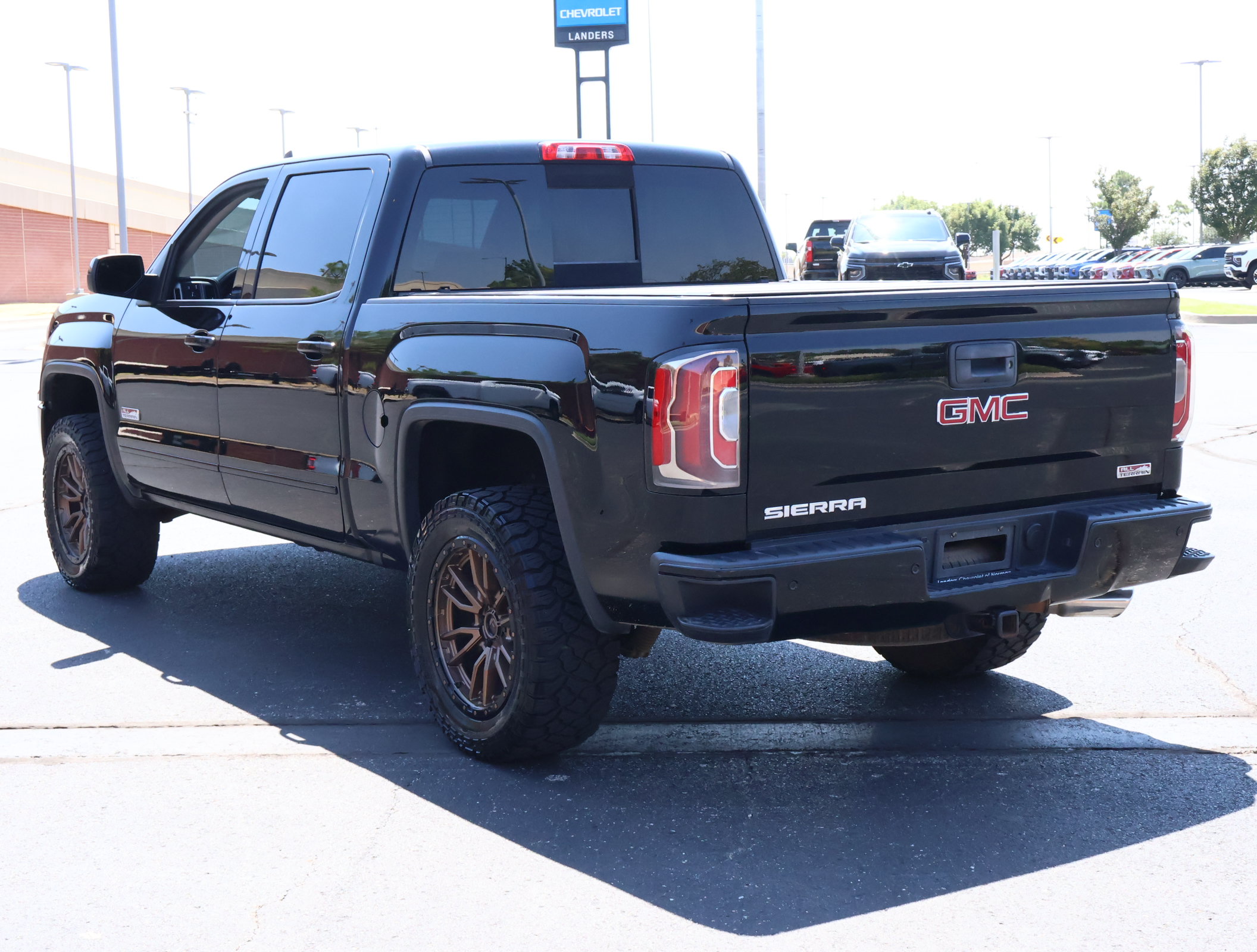 Used 2018 GMC Sierra 1500 SLT AWD/4WD image 6