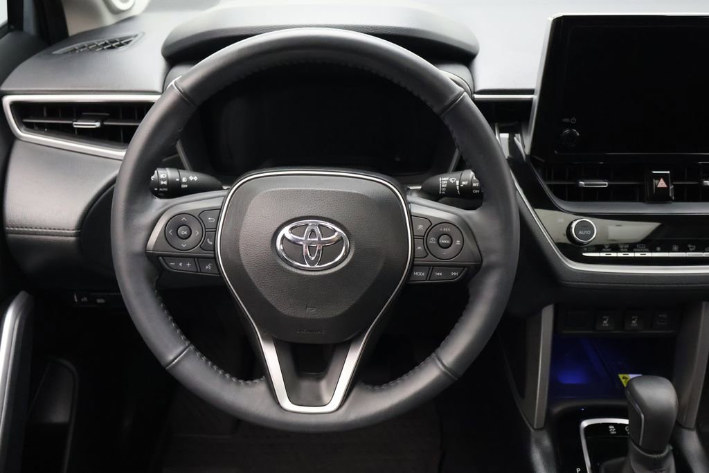 Used 2023 Toyota Corolla Cross XLE w/ Convenience Package FWD image 23