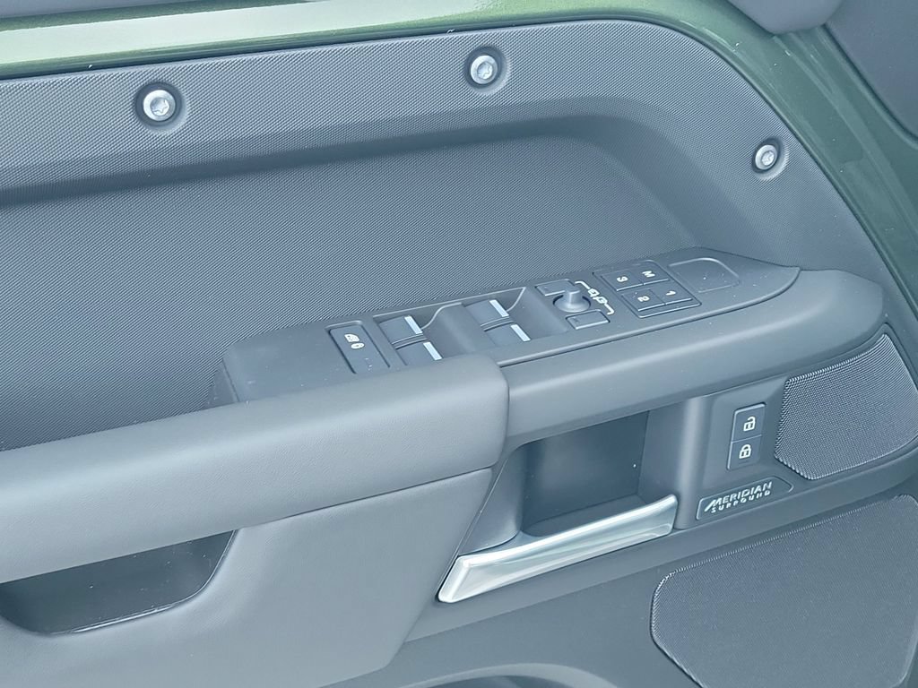 New 2026 Land Rover Defender 110 X-Dynamic SE AWD/4WD image 23
