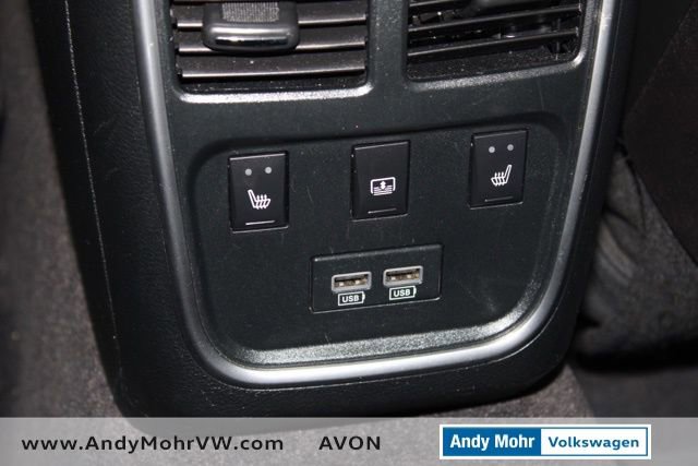 Used 2016 Chrysler 300 C image 26