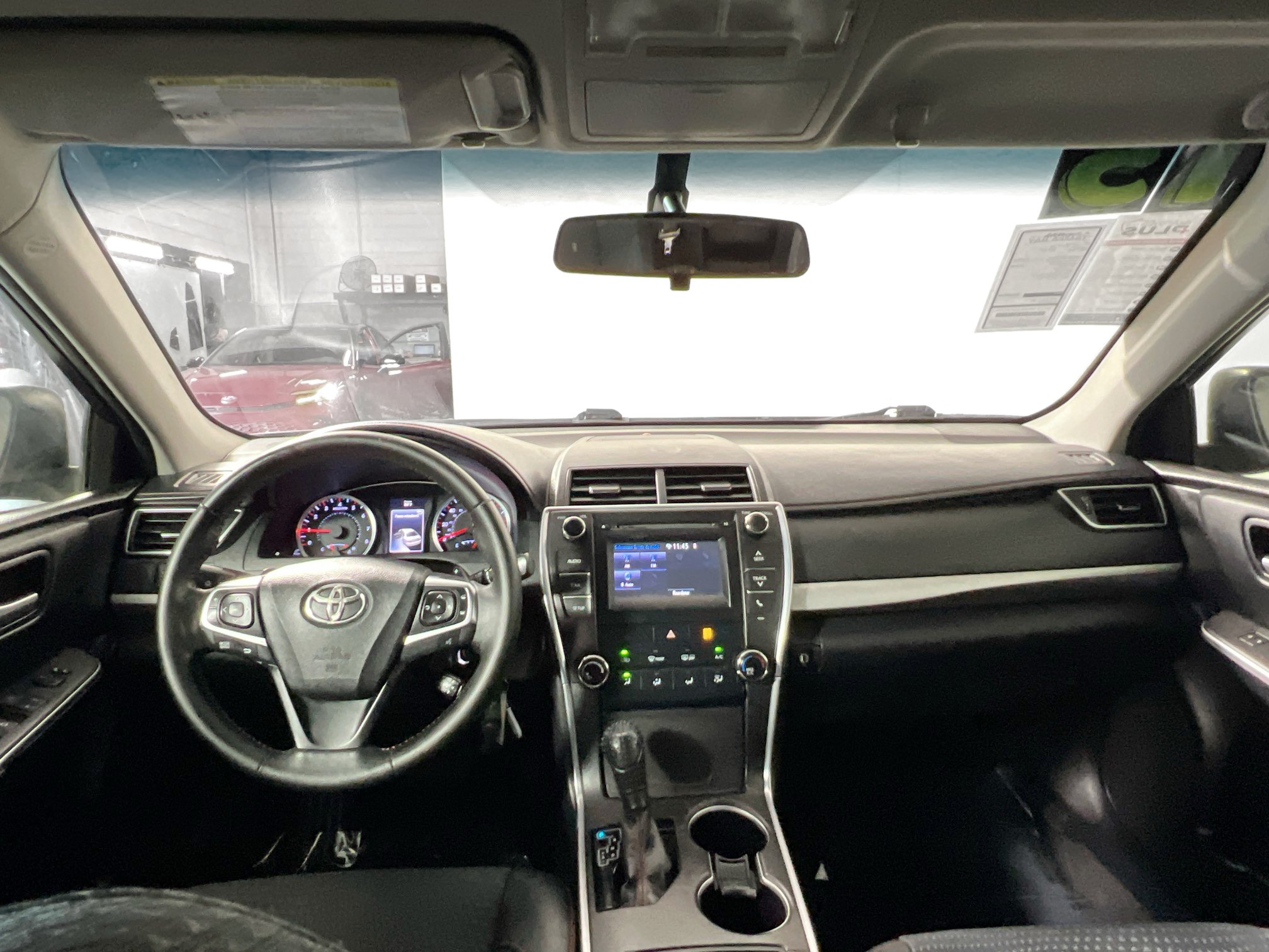 Used 2015 Toyota Camry SE FWD image 29