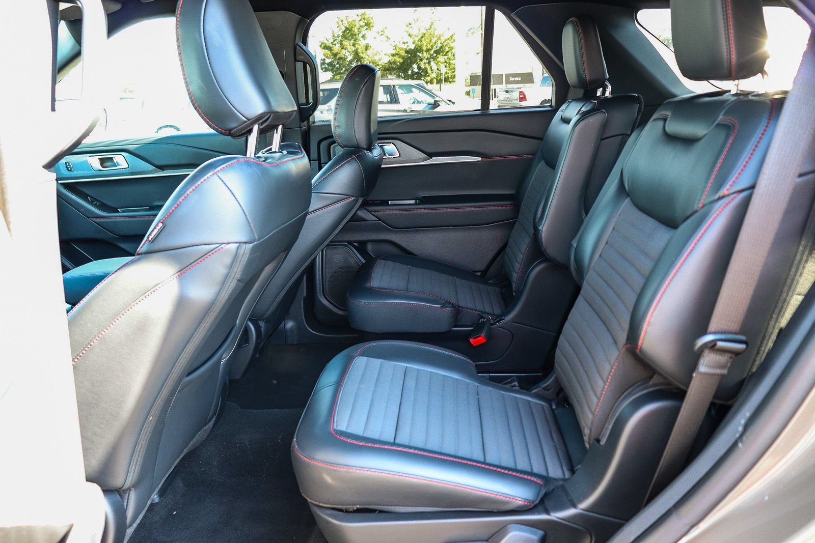 Used 2026 Ford Explorer ST-Line w/ ST-Line Street Pack RWD image 17