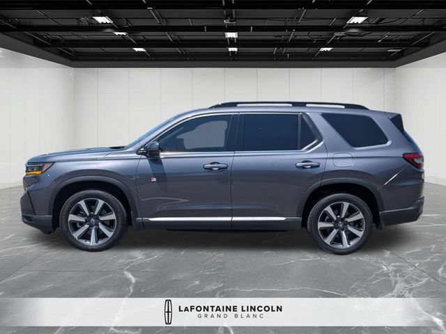 Used 2025 Honda Pilot Touring image 2