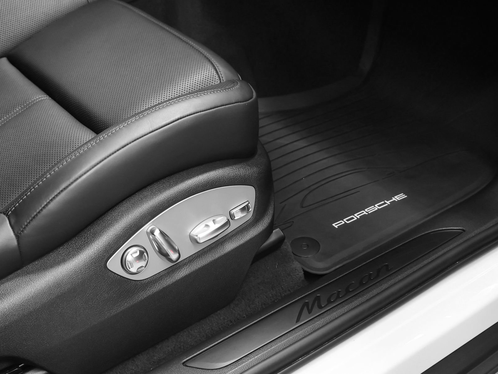 Used 2023 Porsche Macan image 20