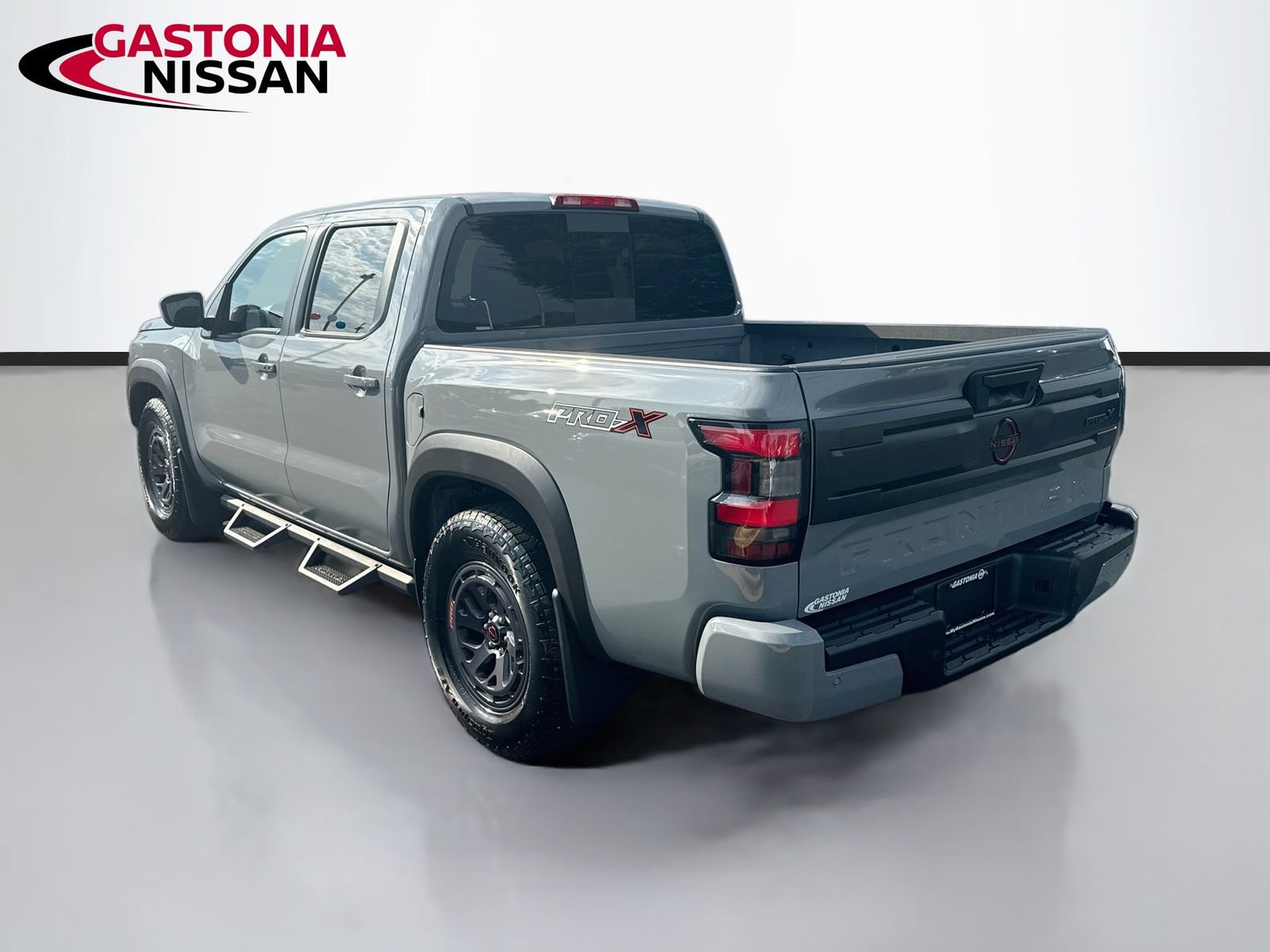 Used 2025 Nissan Frontier Pro-X RWD image 6