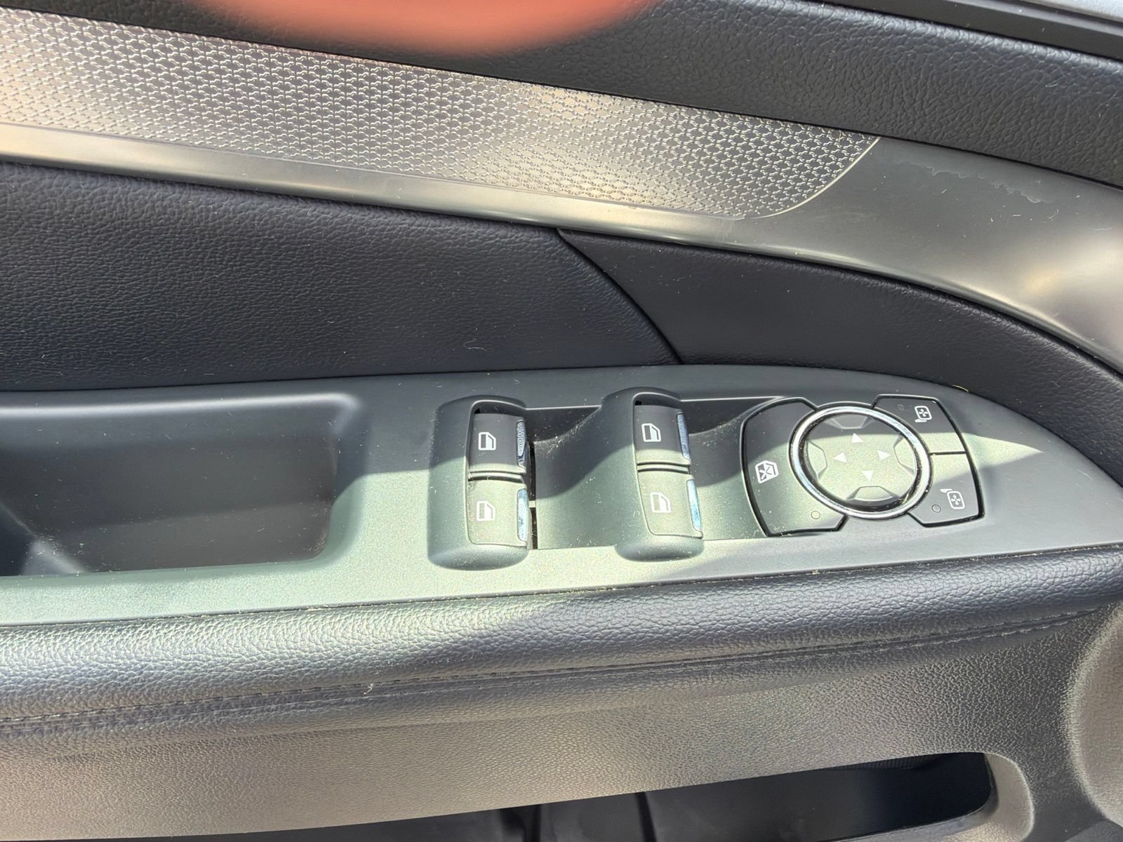 Used 2018 Ford Explorer XLT w/ Equipment Group 202A AWD/4WD image 10