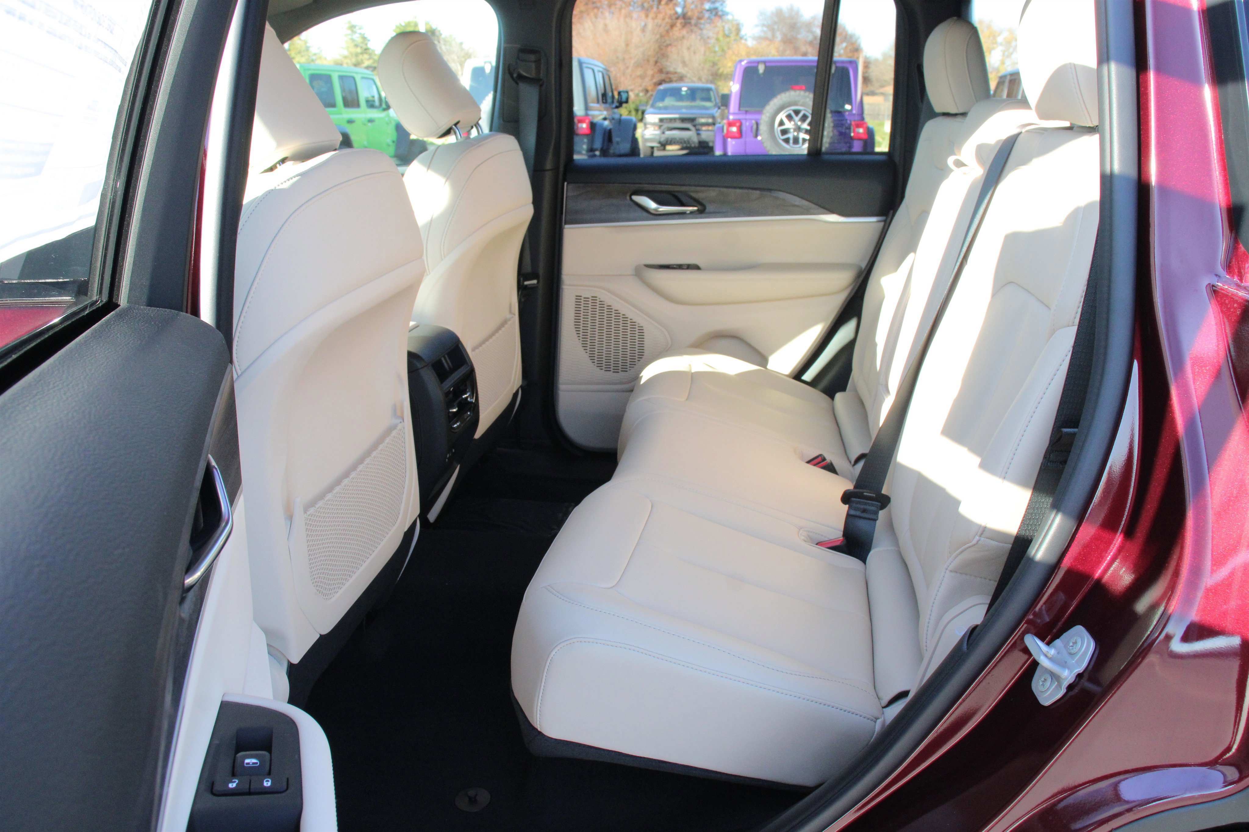 New 2025 Jeep Grand Cherokee Limited w/ Black Appearance Package image 24