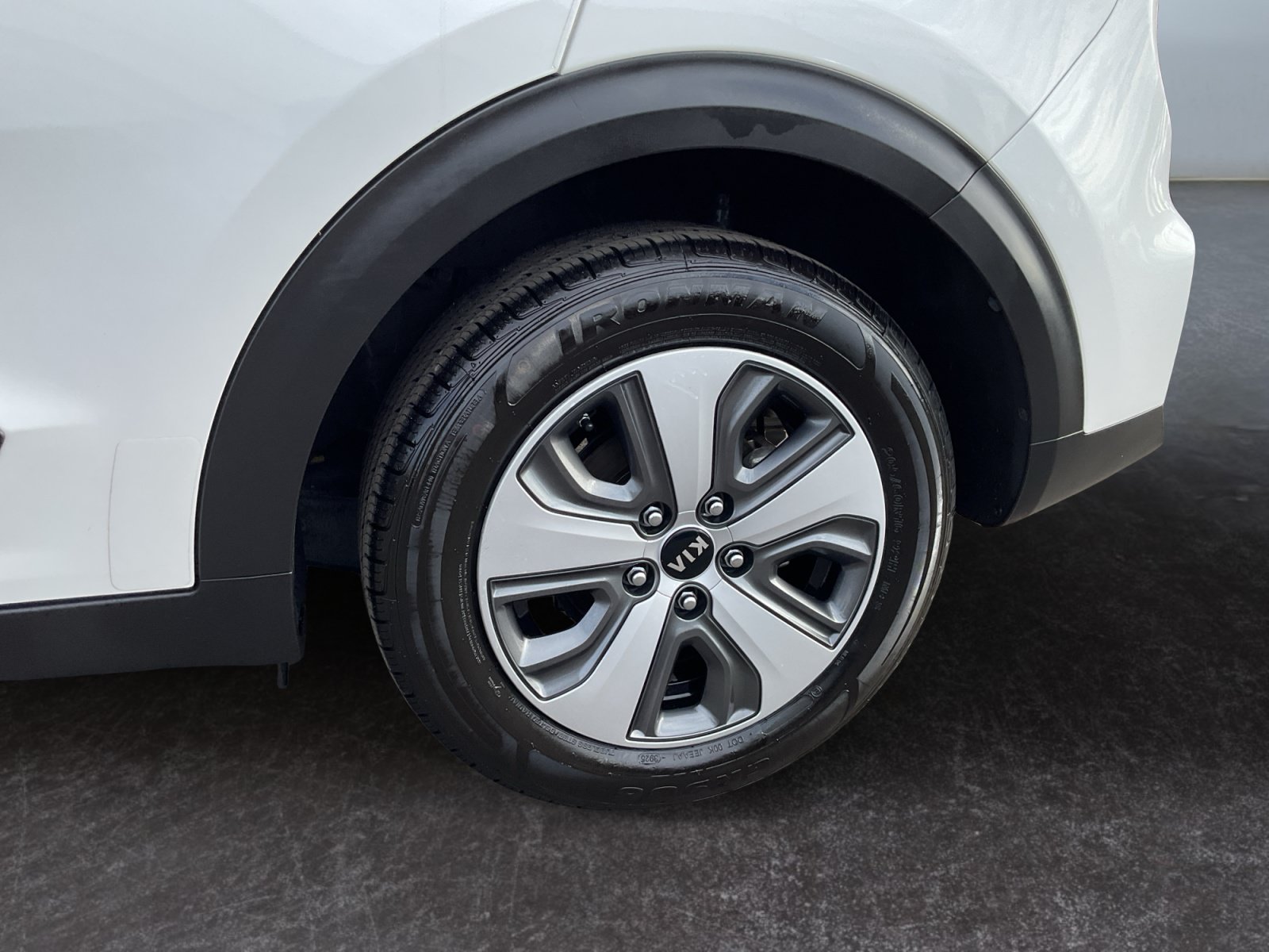 Used 2020 Kia Niro LX FWD image 9