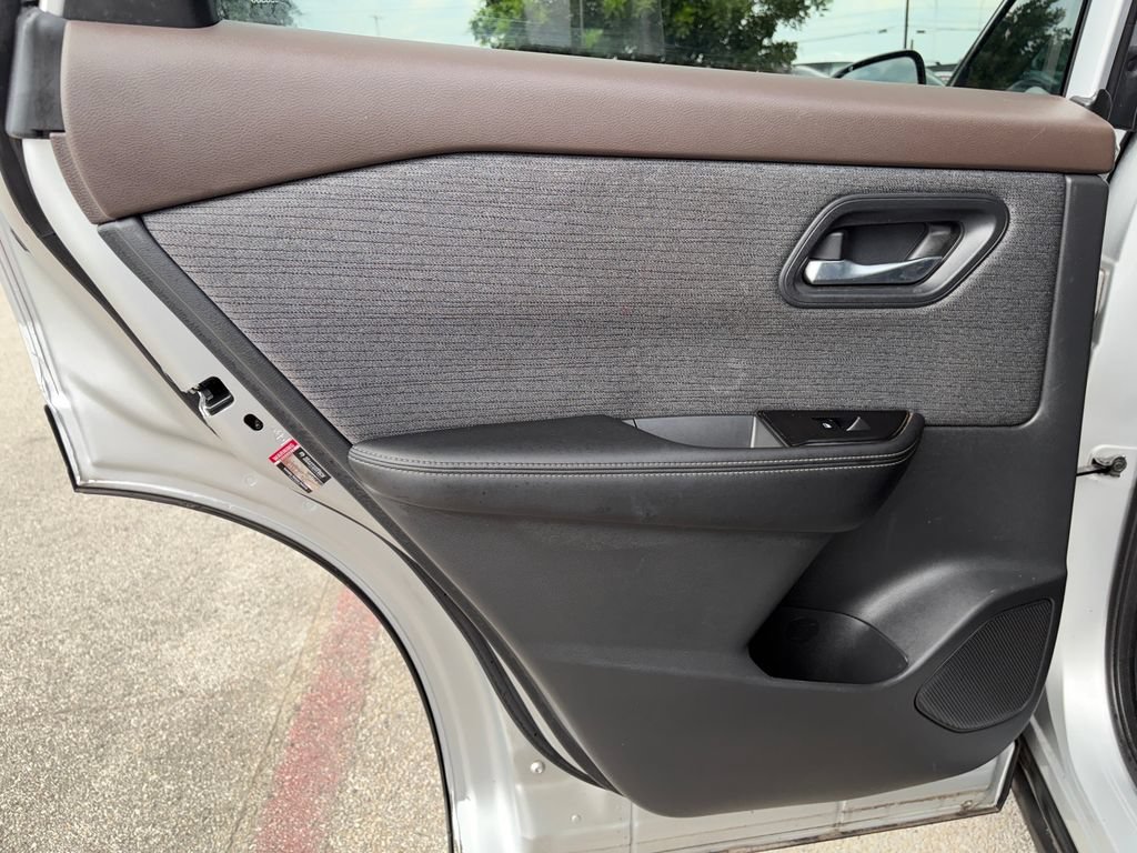 Used 2022 Nissan Rogue SV FWD image 29