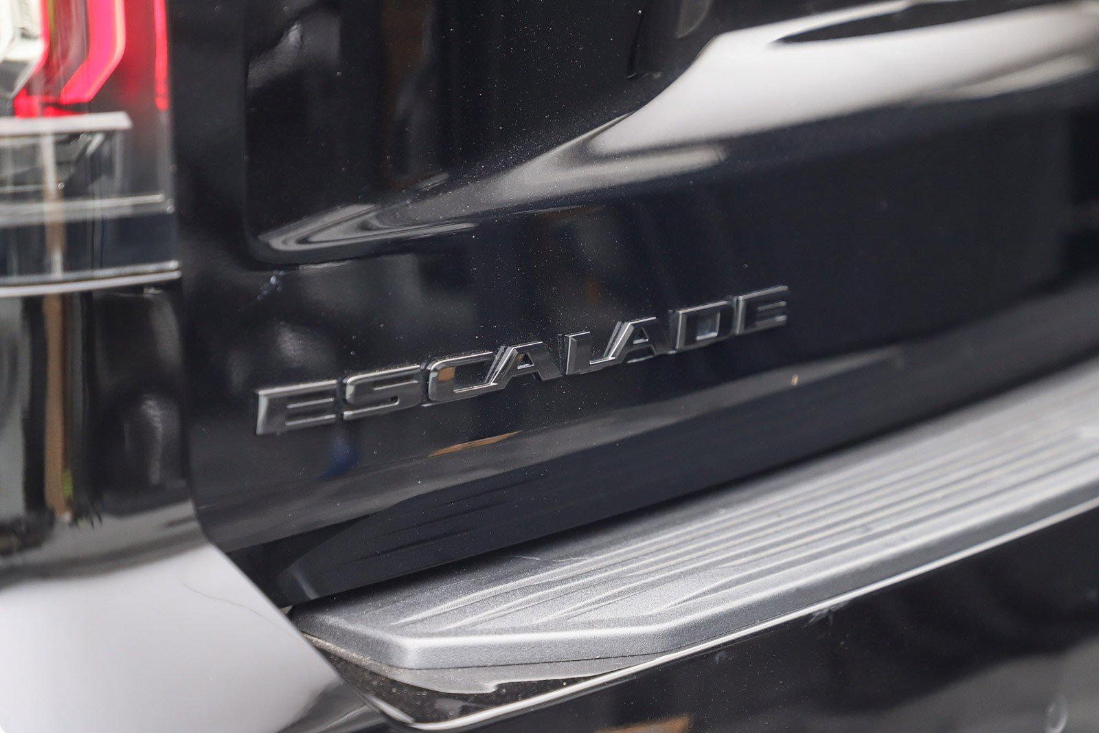 Used 2021 Cadillac Escalade Premium Luxury AWD/4WD image 14