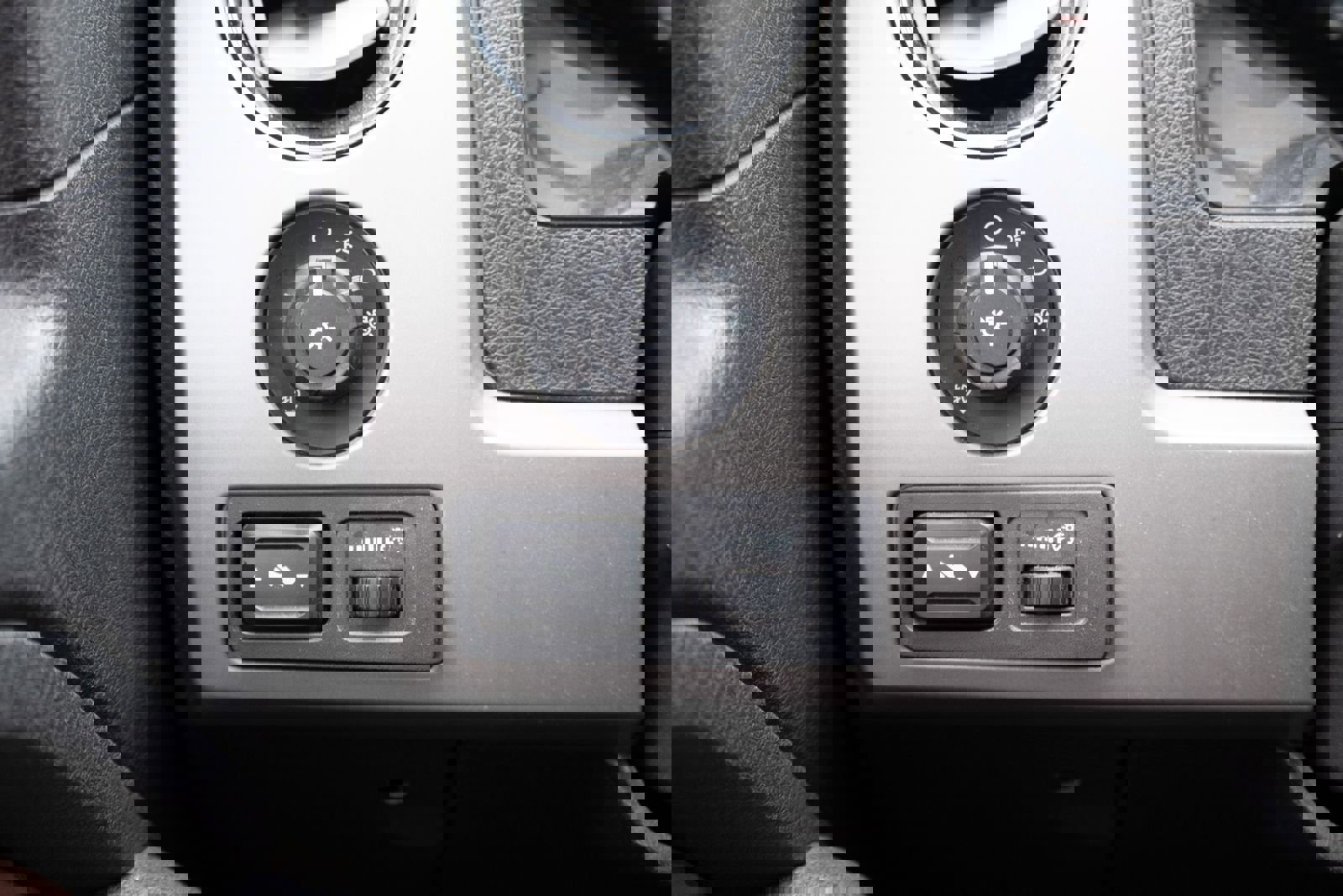 Used 2010 Ford F150 Lariat image 3