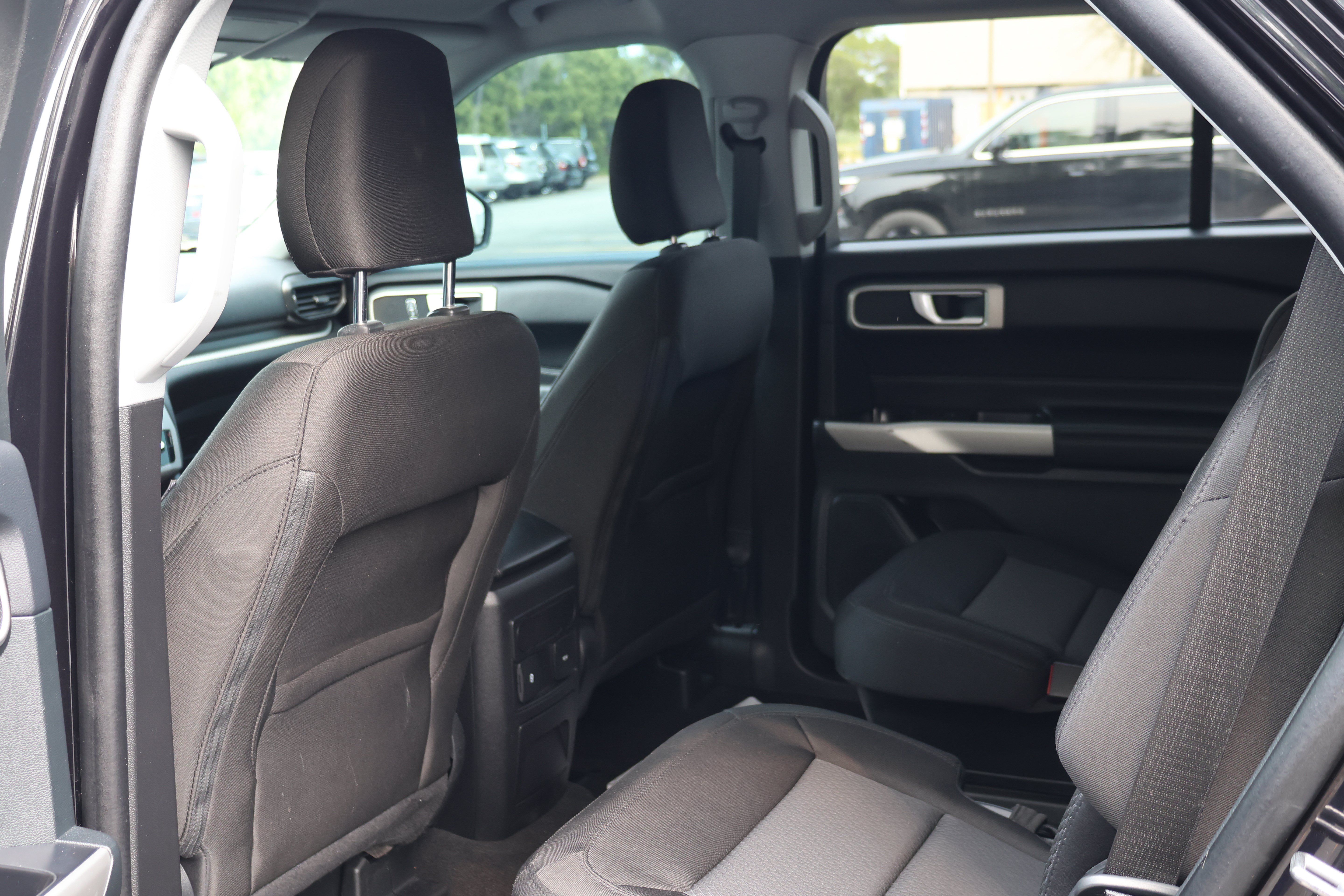 Used 2023 Ford Explorer XLT AWD/4WD image 16