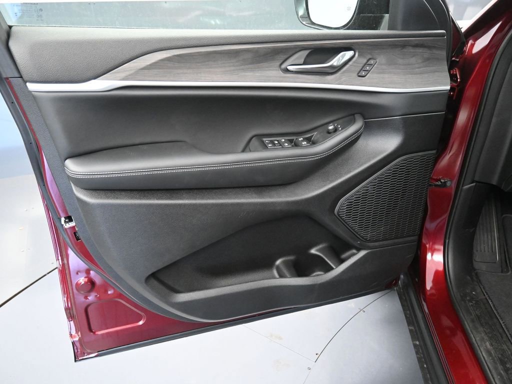 New 2025 Jeep Grand Cherokee Limited w/ Trailer Tow Package image 19