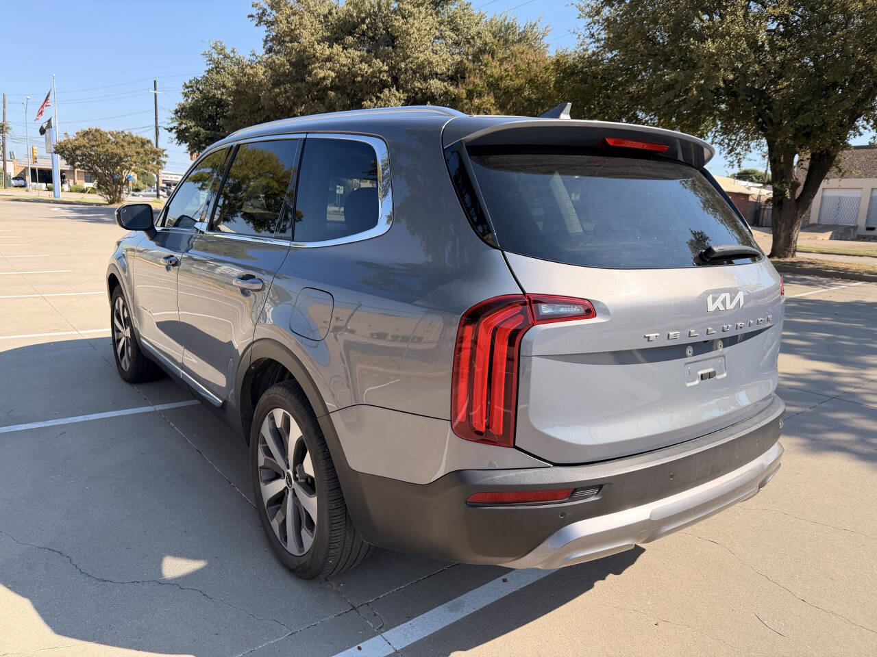 Used 2022 Kia Telluride EX w/ EX Premium Package FWD image 6
