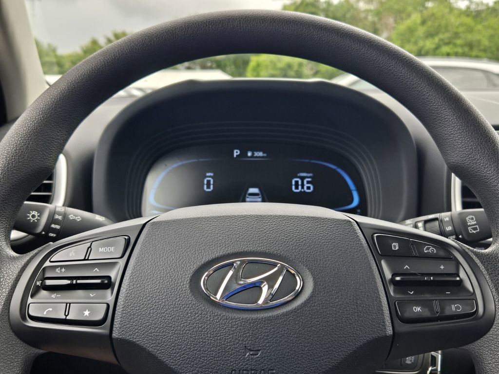 Certified 2025 Hyundai Venue SE FWD image 21