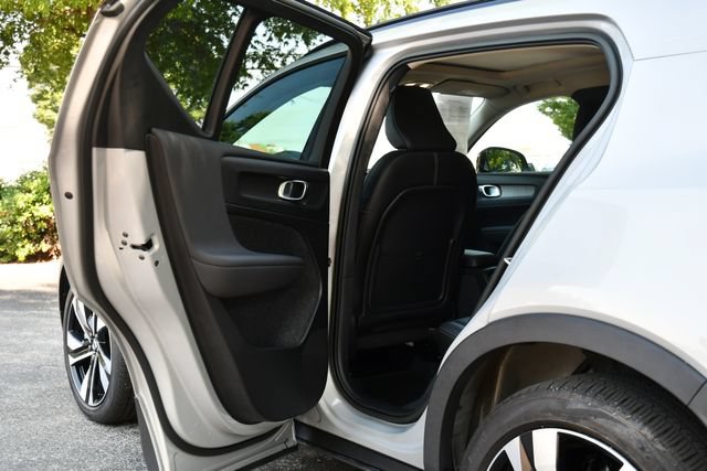 Certified 2023 Volvo XC40 B5 Plus w/ Driver Assist Package AWD/4WD image 19