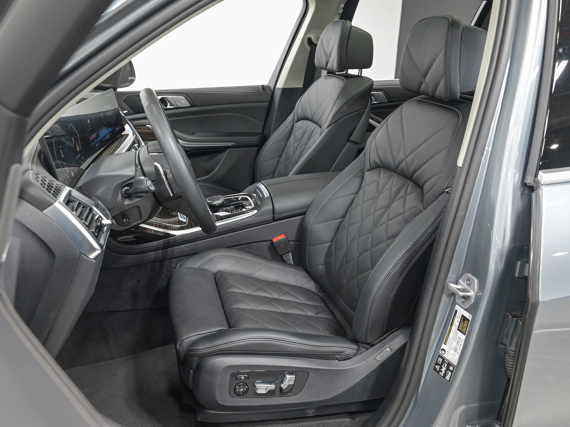 Used 2026 BMW X7 xDrive40i AWD/4WD image 16