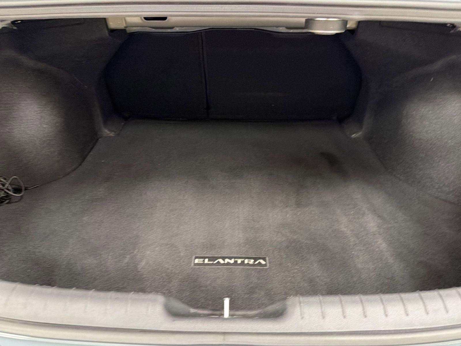 Used 2023 Hyundai Elantra Limited image 32