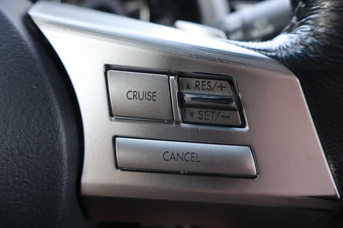 Used 2010 Subaru Outback 2.5i Premium AWD/4WD image 31