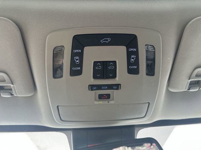 Used 2024 Toyota Sienna XLE image 15