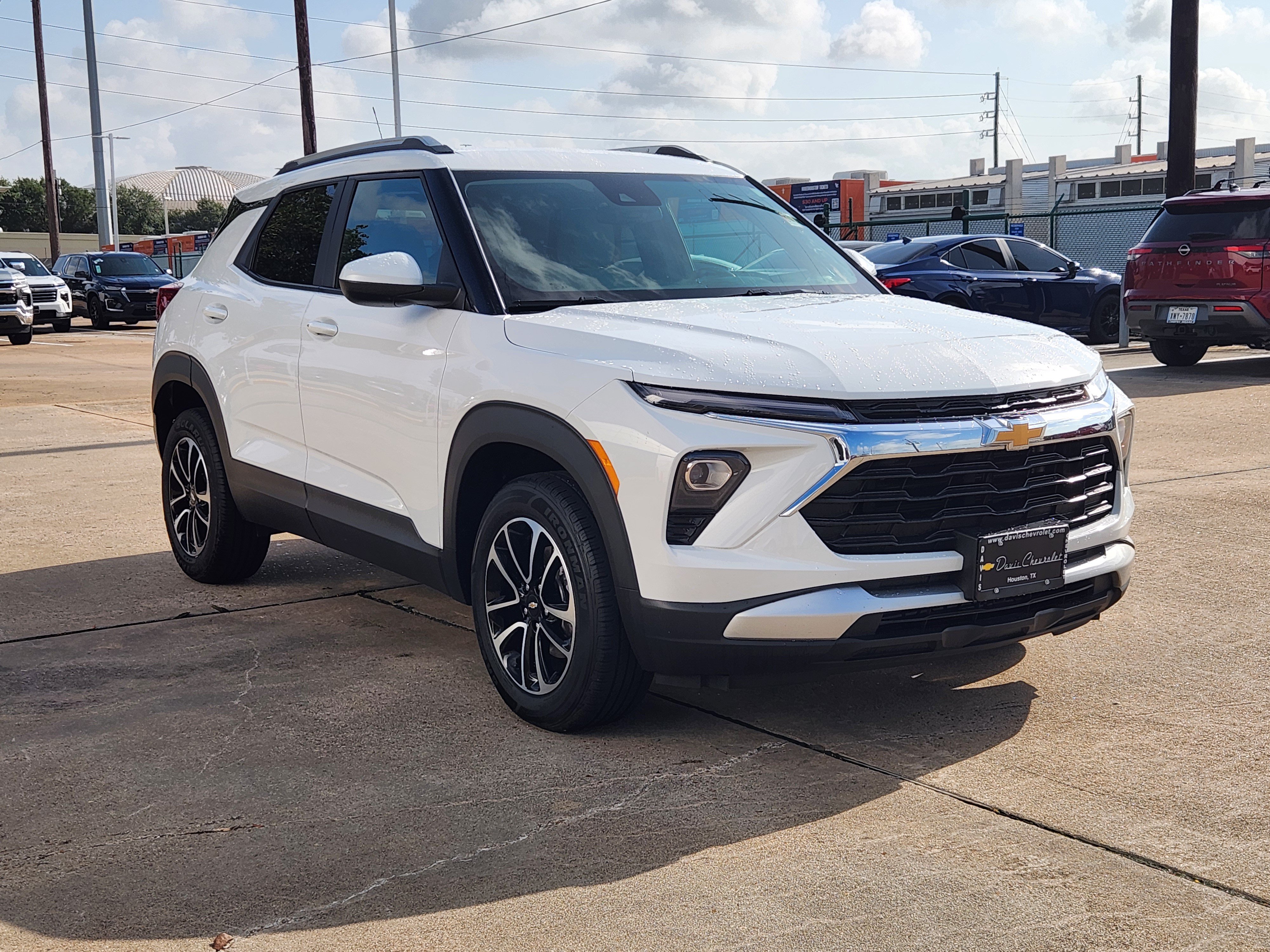 Used 2025 Chevrolet TrailBlazer LT AWD/4WD image 4